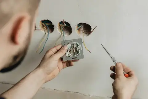 Licensed electrician in Beirut — wiring, fixtures, breakers and electrical troubleshooting